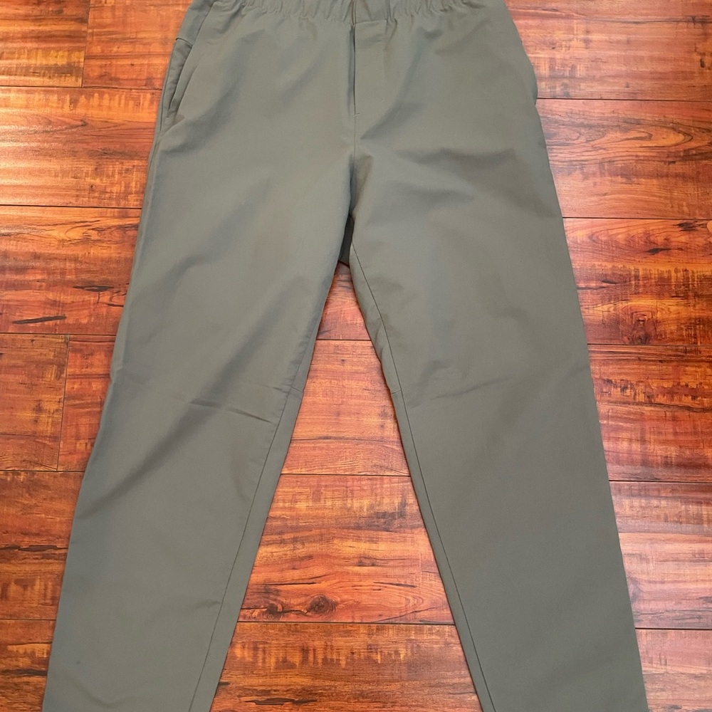 Lululemon Men’s warpstreme pull on pants size M-olive grey